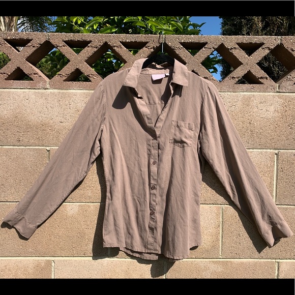 Button down taupe top - Picture 2 of 4